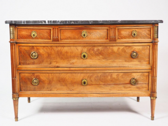 Vente aux enchères Commode Louis XVI en acajou, ouvrant à deux grands tiroirs en partie i