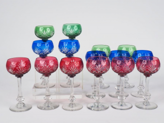 Vente aux enchères Partie de service de verres à vin du Rhin en cristal bicolore comprena