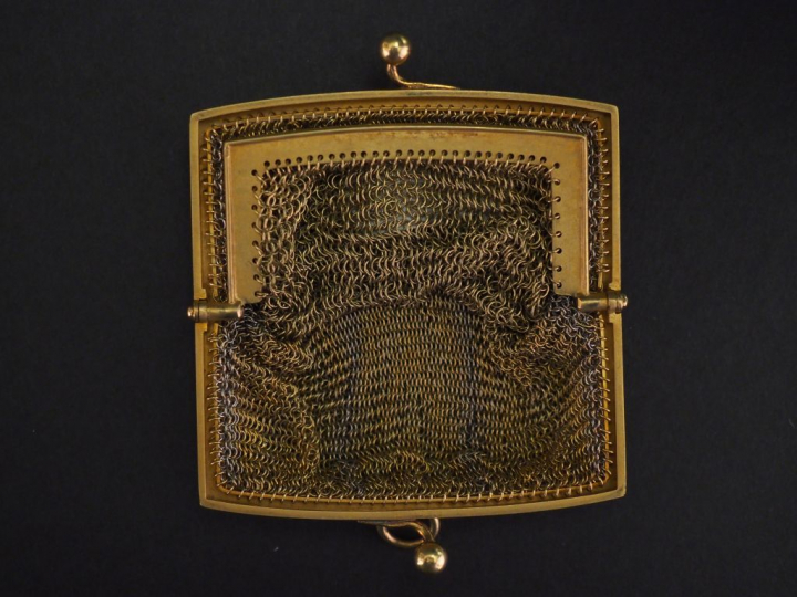 Bourse deux tons d'or.  6,5 x 6 cm Poids. 76,44 g