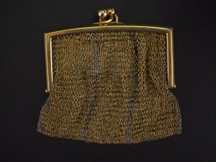 Bourse deux tons d'or.  6,5 x 6 cm Poids. 76,44 g