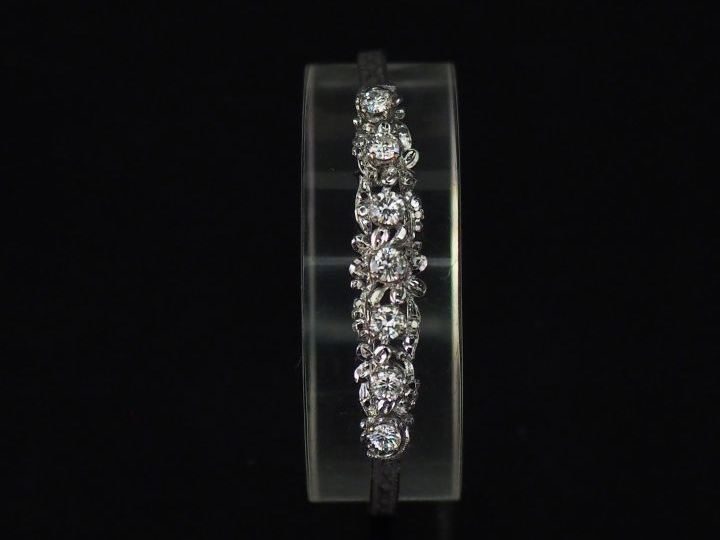 Bracelet en argent, maille plate à décor de motifs géométriques, et or