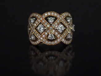 Vente aux enchères Bague bandeau en or jaune, à décor polylobé et ajouré et serti de diam