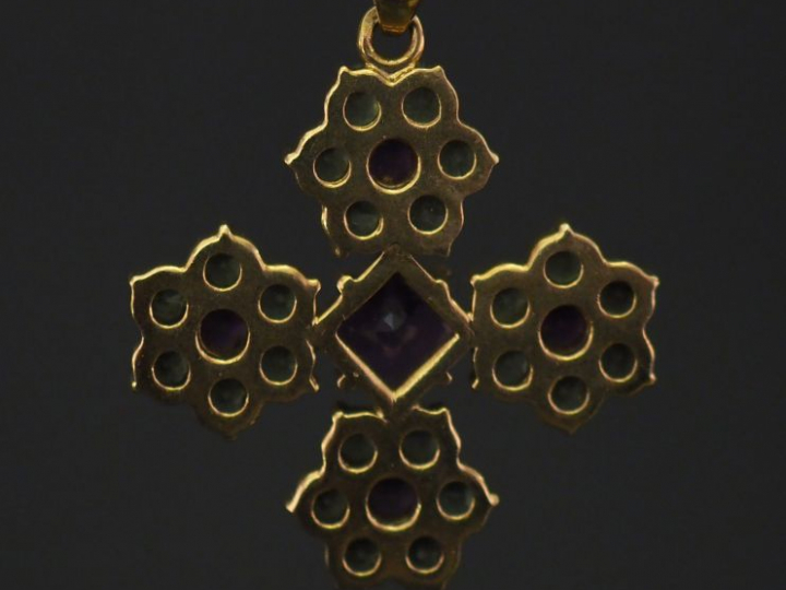 	CRISO Pendentif en forme de croix en or jaune, serti de pierres de co