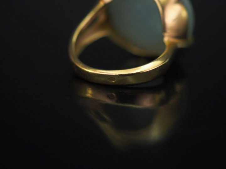 	CRISO Bague moderne de forme stylisée en or jaune, sertie en son cent