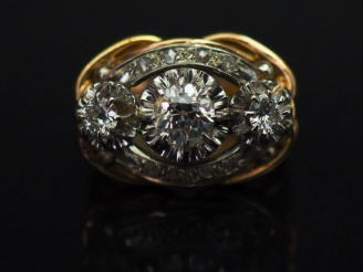 Vente aux enchères Bague en or jaune, sertie en son centre d'un diamant taille ancienne d