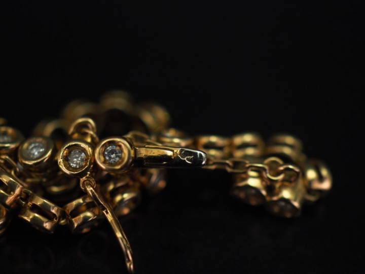 Bracelet souple en or jaune, composé de maillons ronds sertis de petit