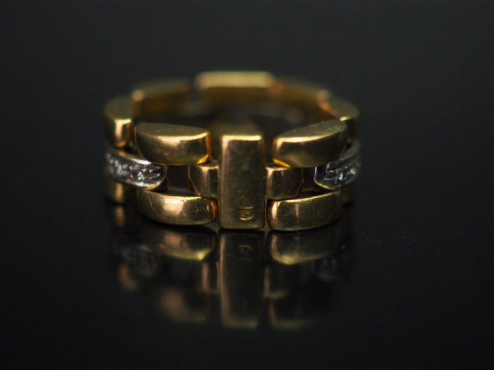 Bague bandeau articulée en or jaune, composée de maillons reliés entre