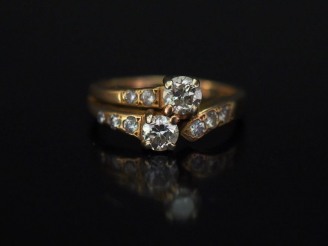 Vente aux enchères Bague dite « Toi   Moi » en or jaune, sertie en son centre de deux dia