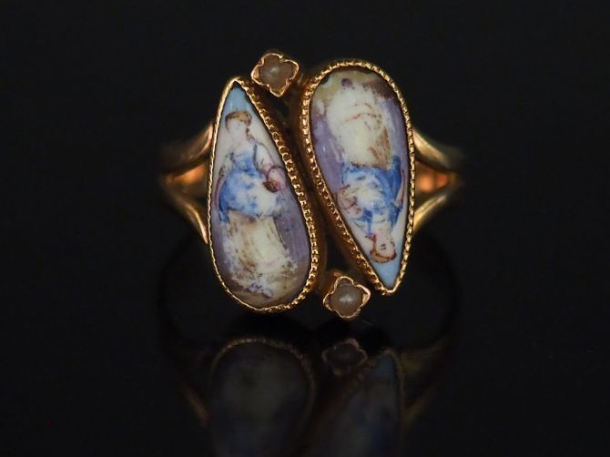 Bague Napoléon III en or jaune, à décor de deux miniatures figurant de