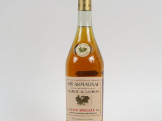 Vente aux enchères 1 BOUTEILLE BAS ARMAGNAC CHÂTEAU DE LAUBADE 'CUVÉE SPECIALE' - COFFRET