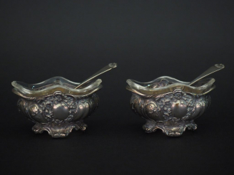 Vente aux enchères Paire de salerons de style Louis XV en argent, poinçon Minerve, à déco