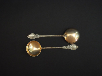 Vente aux enchères Paire de cuillères à sauce Napoléon III en argent et vermeil, poinçon 