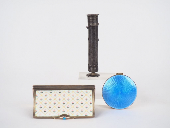 Cachet à cire en argent, à décor d'armoiries dun côté et d'initiale de