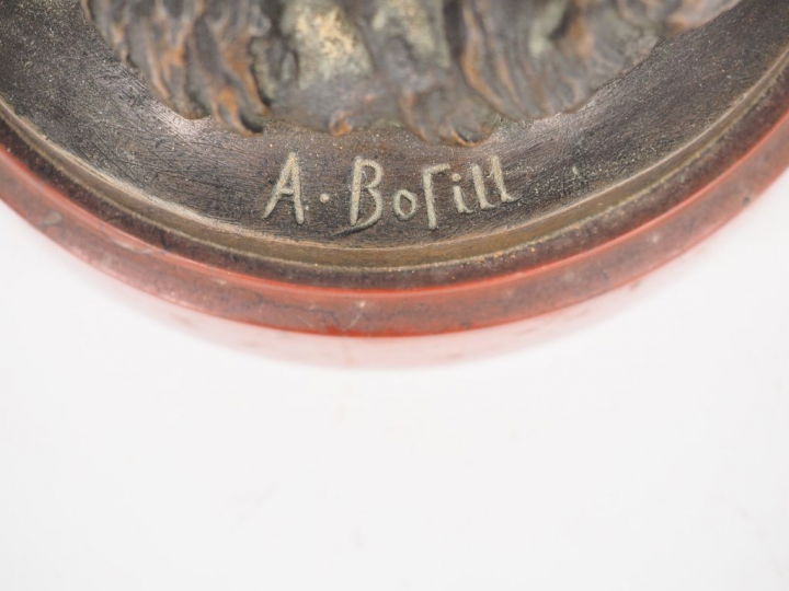 E .BOFILL. " Le laboureur " Sculpture en bronze à patine brune.  Signé