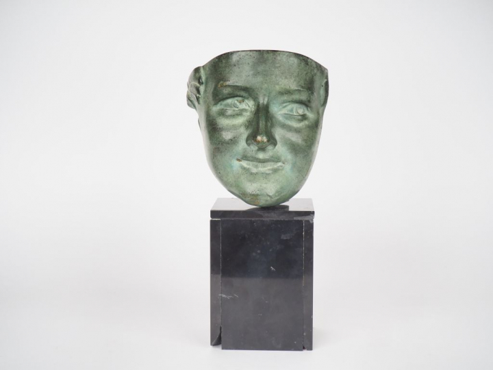 CARPEAUX (d'après). "Visage de jeune fille" Sculpture en bronze à pati