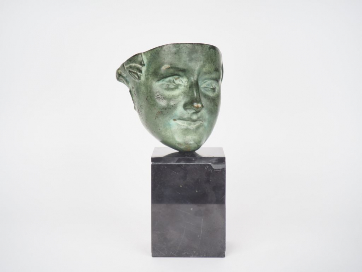 CARPEAUX (d'après). "Visage de jeune fille" Sculpture en bronze à pati
