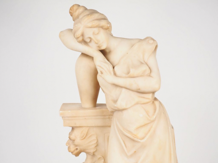 Ecole italienne XIXeme. "jeune fille romantique à la cruche"  Sculptur