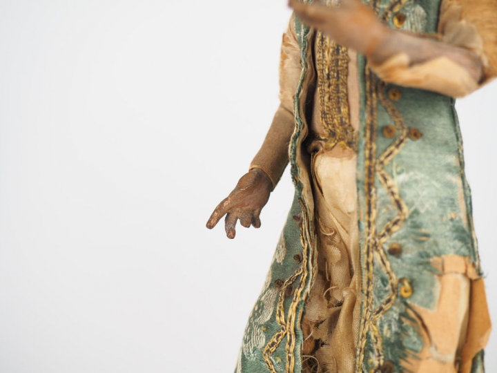 Santon napolitain fin XVIIIème début XIXème, yeux en sulfure, soierie 