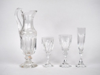 Vente aux enchères SAINT-LOUIS . Service de verres en cristal modèle "Chambord" comprenan