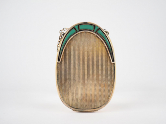 Vente aux enchères Minaudière Art Déco en vermeil et émaux polychromes. (manque le pousso