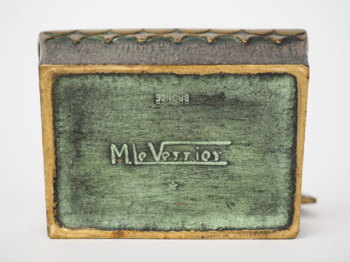 Max LE VERRIER.  Boite en bronze "les gardiens du temple".  Dim. 8,5 x