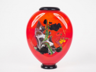 Vente aux enchères Robert PIERINI. Vase ovoïde en verre soufflé à décor en intercalaire p