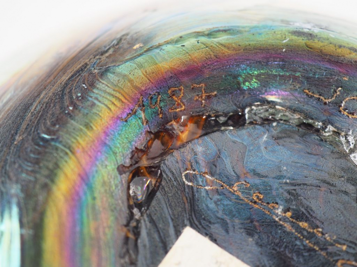 Jean Claude NOVARO. Grand vase ovoide en verre polychrome. Signé et da