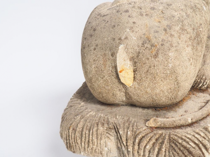 Sculpture en ciment "lion couché" (accidents) Dim. 45 x 76 x 32  cm