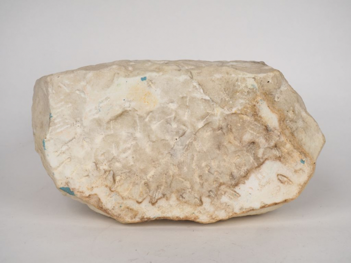 Ecole française vers 1900. "Jeune fille de profil" Sculpture en albâtr