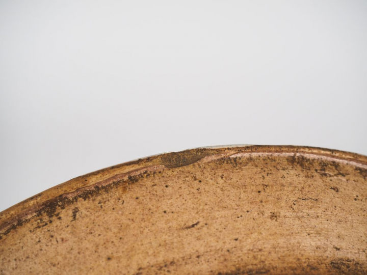 Plat XIXème en faience de Moncaut ? à décor polychrome au chinois. Dia