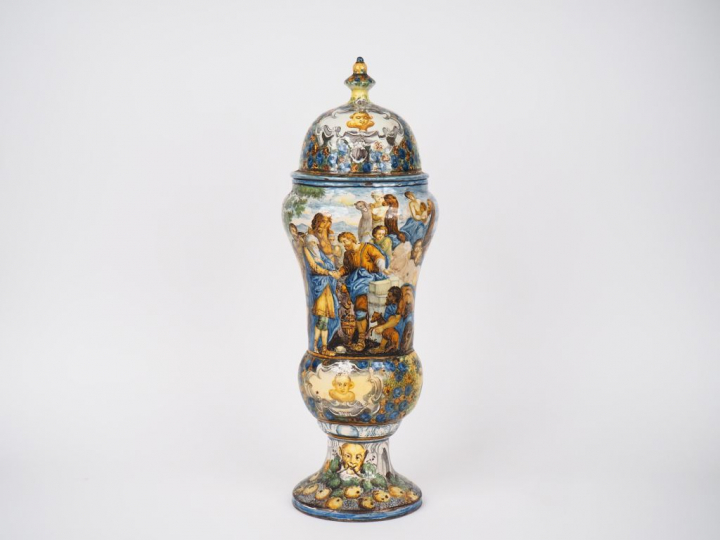 Potiche couverte XIXème en faïence italienne à décor de scènes de la v
