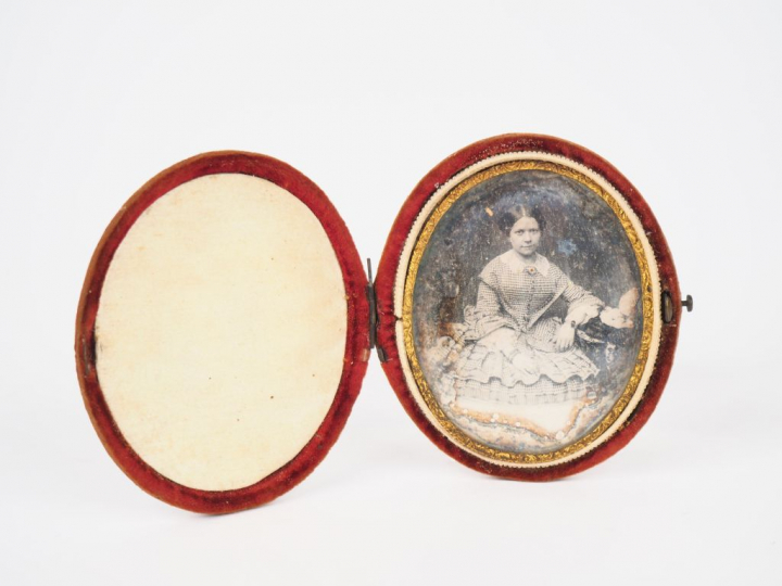 Daguerréotype XIXème dans son étui en velours "portrait de fillette".