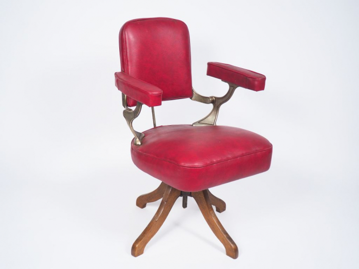 Fauteuil de barbier 1950 en skaï rouge métal chromé et bois  (un point