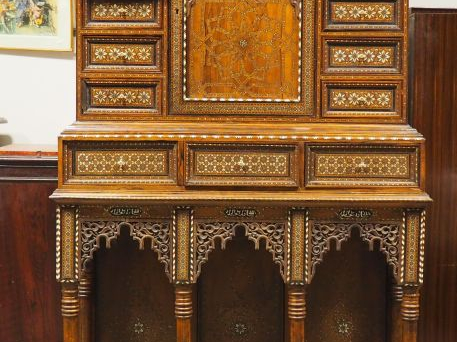 Cabinet syrien début XIXème en marqueterie, à décor de calligraphie, d