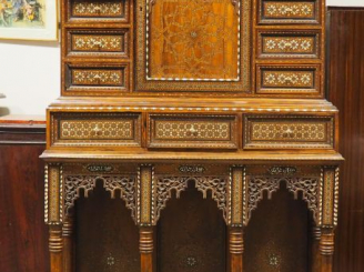Vente aux enchères Cabinet syrien début XIXème en marqueterie, à décor de calligraphie, d