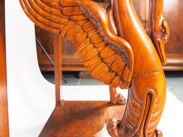 Console XIXème en noyer massif et placage de noyer, ouvrant à un tiroi