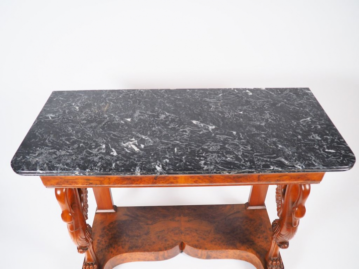 Console XIXème en noyer massif et placage de noyer, ouvrant à un tiroi