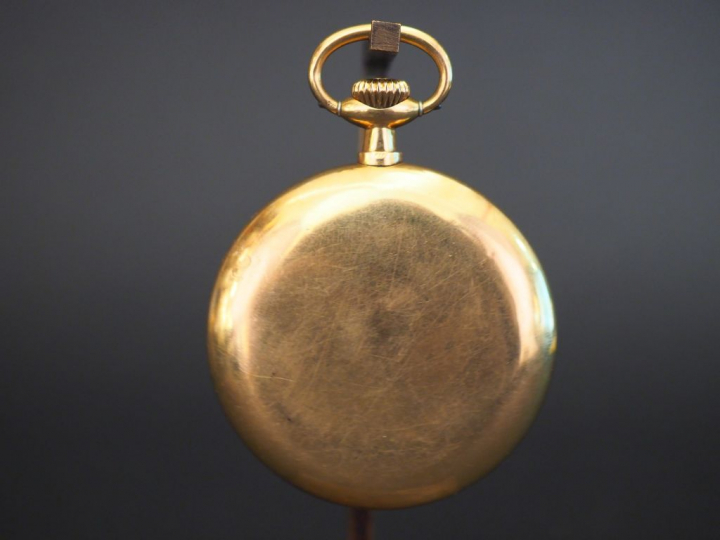 ZENITH Montre de gousset en or jaune.  Cadran émaillé à chiffres arabe