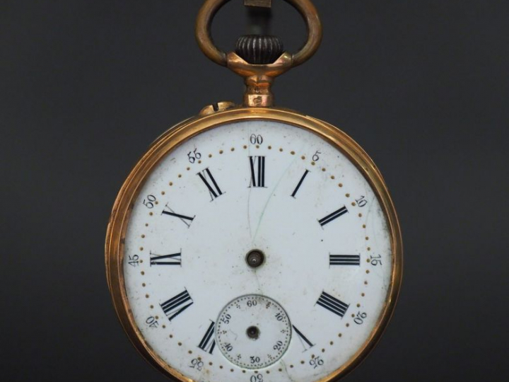 Montre de gousset en or jaune.  Cadran à chifrres romains pour les heu