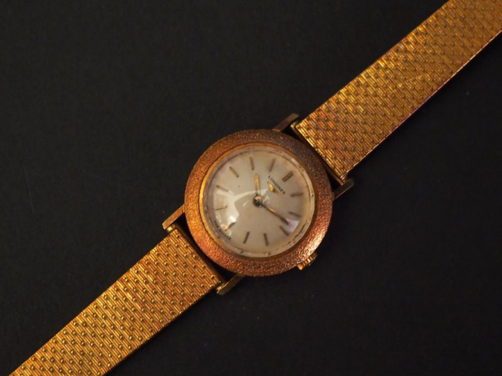 LONGINES Montre bracelet de dame, boitier et bracelet en or jaune.  Ca