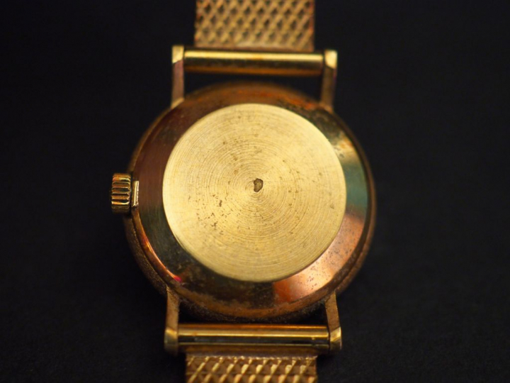 LONGINES Montre bracelet de dame, boitier et bracelet en or jaune.  Ca