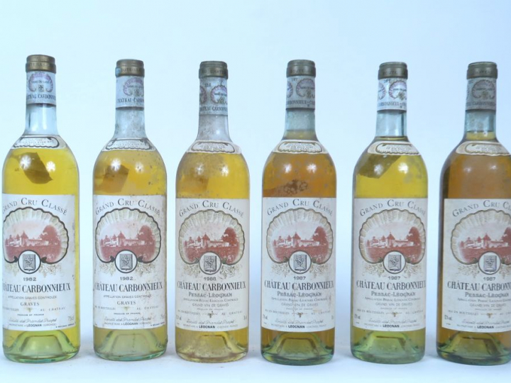 6 BOUTEILLES CHÂTEAU CARBONNIEUX GCC GRAVES : 2 DE 1982 BG/HEP - 3 DE 