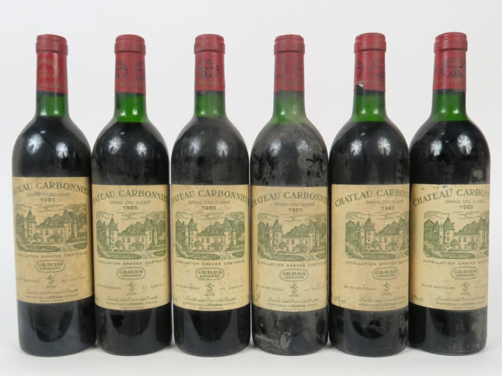 6 BOUTEILLES CHÂTEAU CARBONNIEUX GCC GRAVES - 1985 - 2 BG/2LB/2 HEP/ES