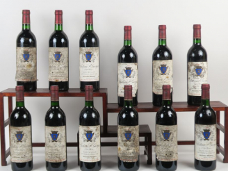 Vente aux enchères 12 BOUTEILLES CHÂTEAU ST GEORGES GCC ST EMILION - 1985 - BG/ET