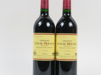 Vente aux enchères 2 BOUTEILLES CHÂTEAU LYNCH MOUSSAS GCC PAUILLAC - 1992