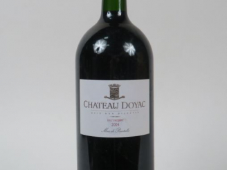Vente aux enchères 1 MAGNUM CHÂTEAU DOYAC HAUT MEDOC - 2004 - COFFRET AVEC ACCESSOIRES