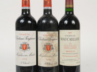 Vente aux enchères 3 BOUTEILLES MOULIS : 2 CHÂTEAU POUJEAUX 2005  1ES - 1 CHÂTEAU MAUCAIL