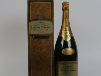 Vente aux enchères 1 MAGNUM CHAMPAGNE LAURENT PERRIER 1990 - COFFRET