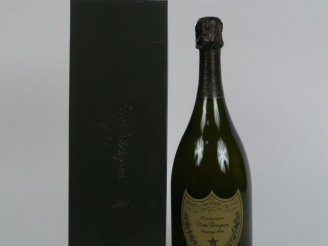 Vente aux enchères 1 BOUTEILLE CHAMPAGNE DOM PERIGNON - 1996 - COFFRET