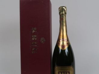 Vente aux enchères 1 BOUTEILLE CHAMPAGNE KRUG 'GRANDE CUVEE' - COFFRET